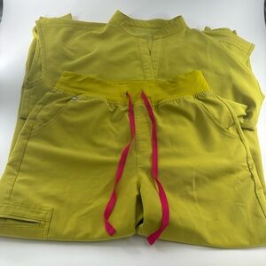 Figs Women’s Green Medium Tall Scrub Set Rafaela Top Zamora Joggers